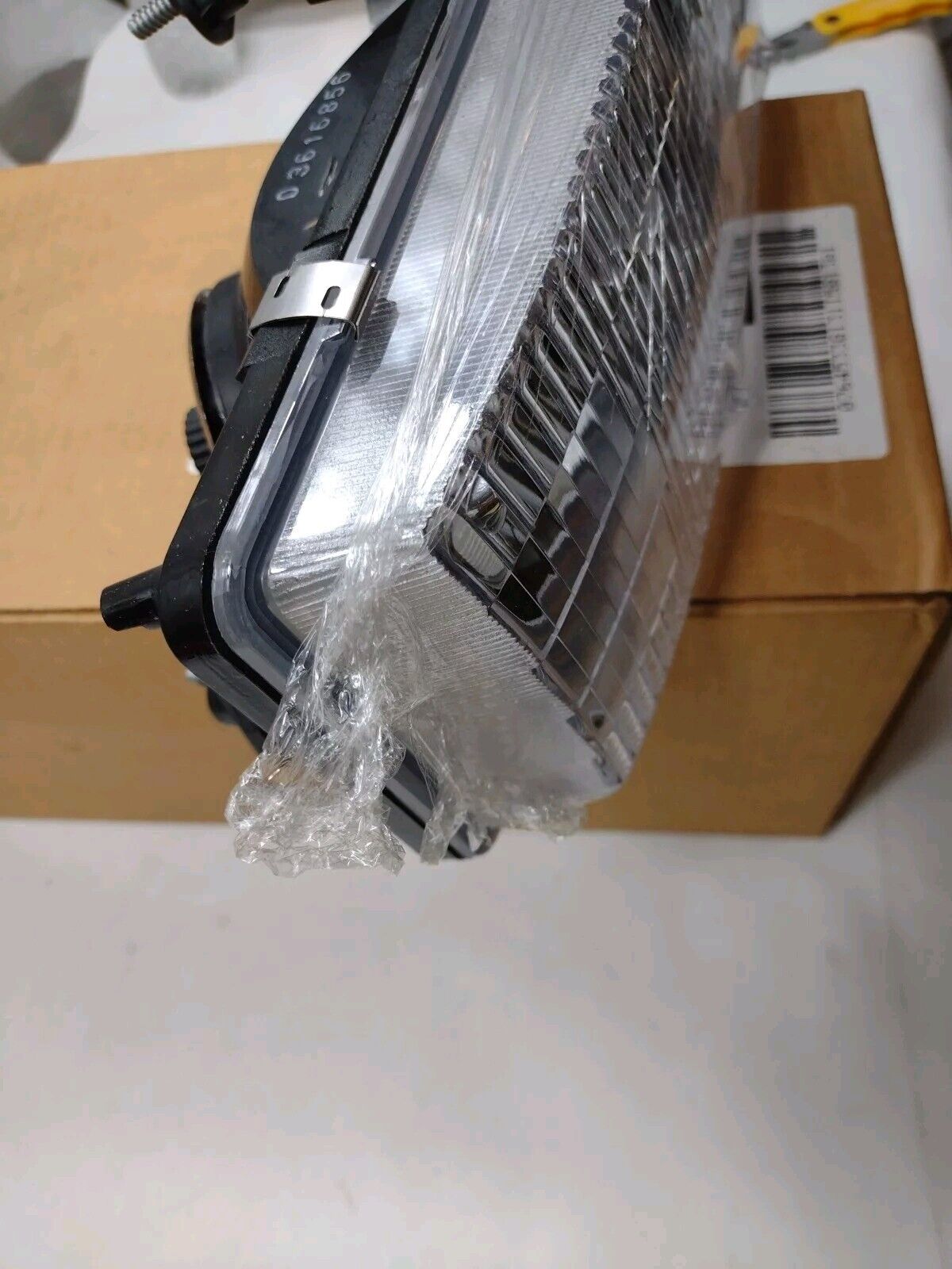 Genuine OEM GM Passenger Side Headlamp 1995-2005 Chevrolet Astro 16524092
