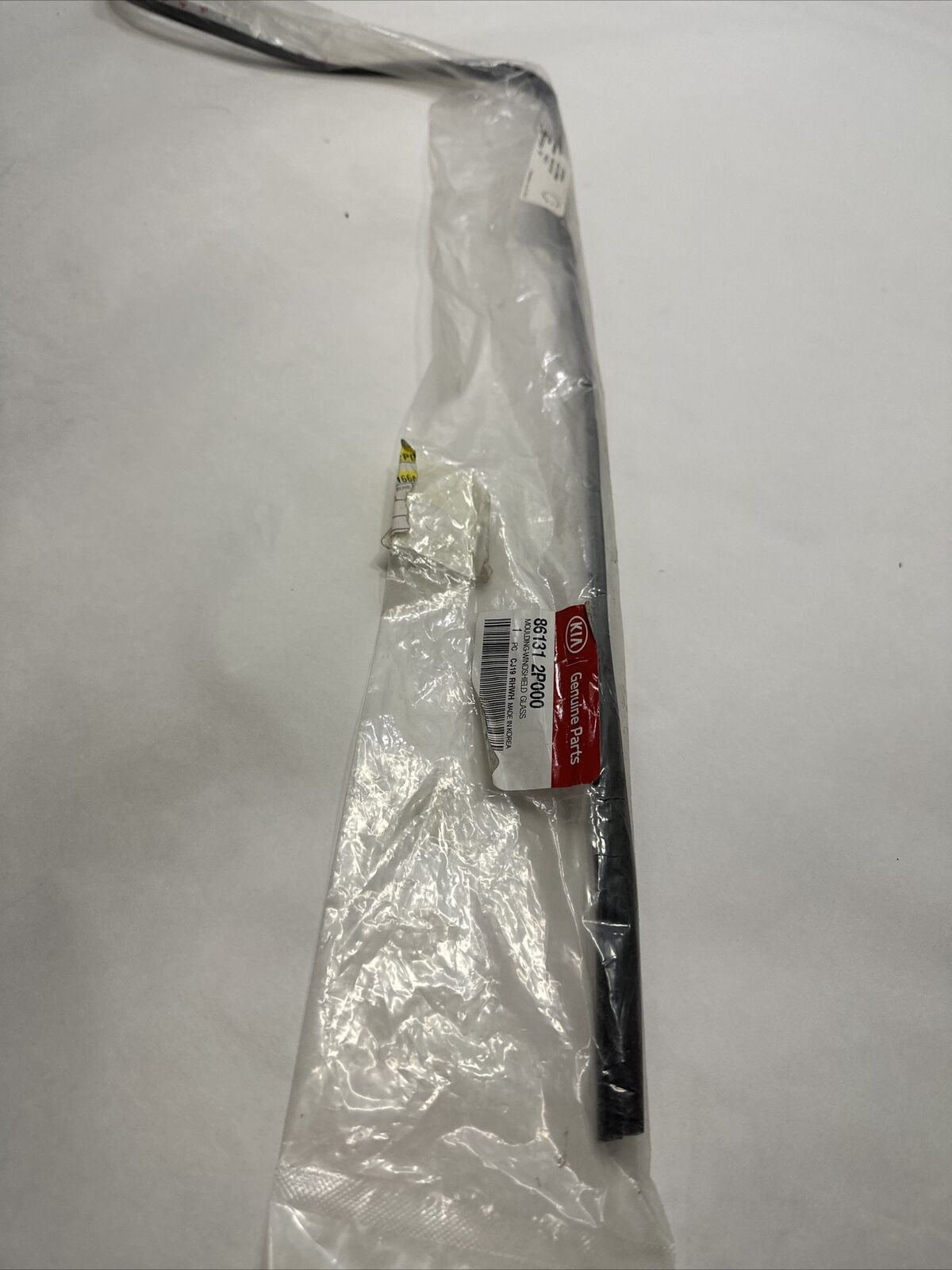 New OEM Genuine Sorento 2011-2015 Kia windshade Upper Molding 86131-2P000