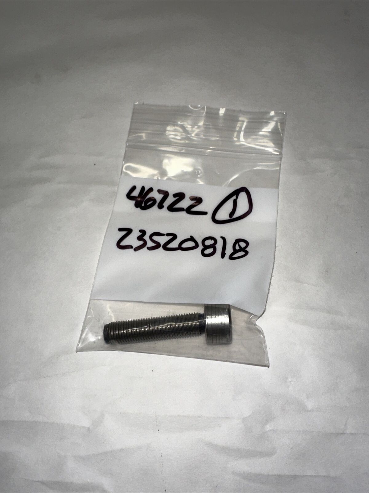 New OEM Genuine Detroit Diesel Intake Valve Adjusting Screw Assembly 23520818