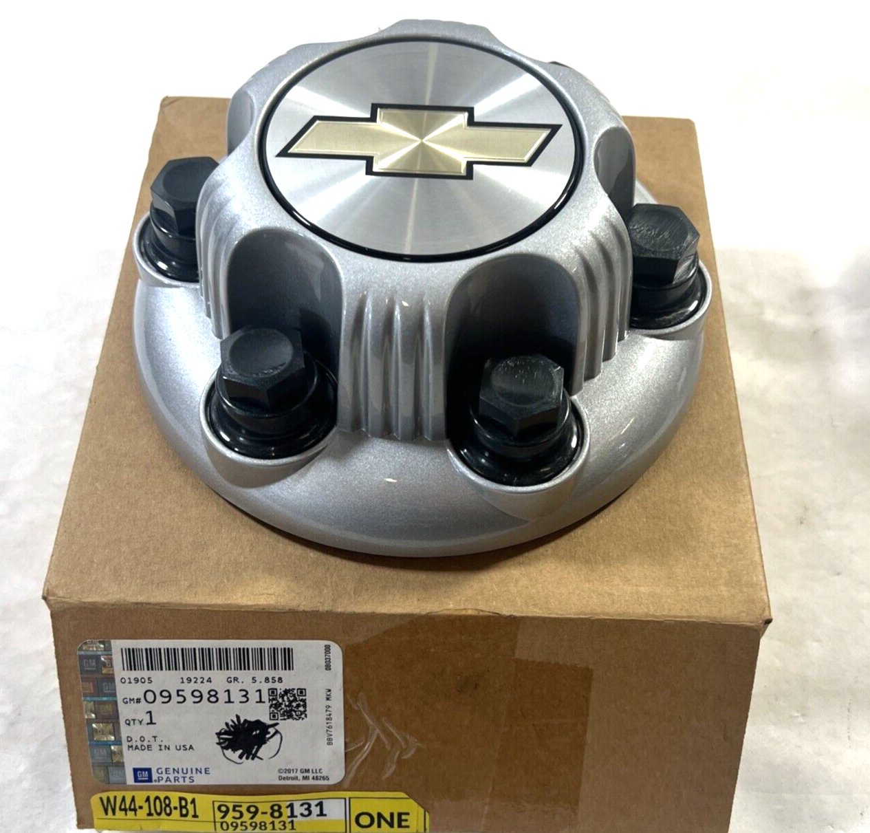 Genuine OEM GM Chevrolet Express 3500 Hub Cap with Bowtie Logo 05-14 09598131