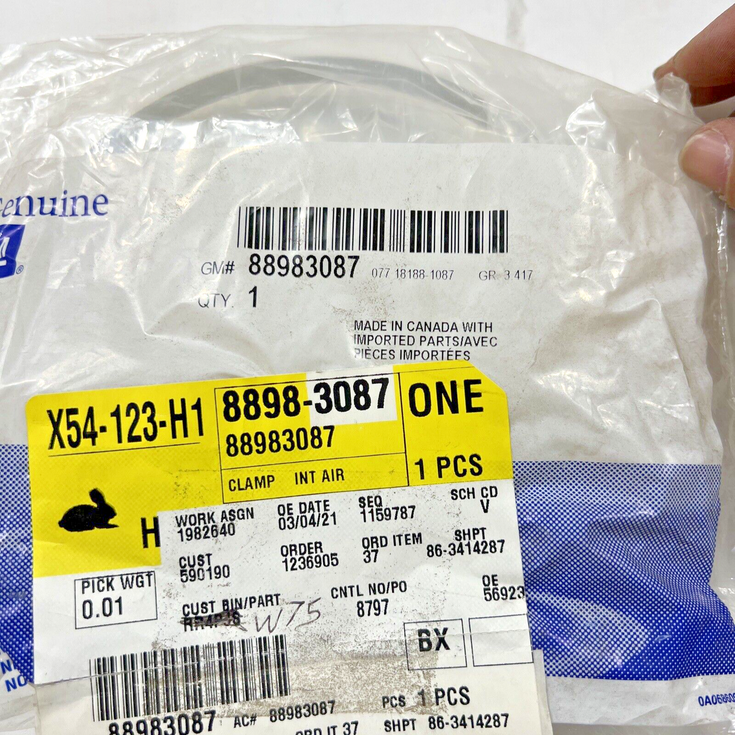 NEW Genuine OEM GM Inlet Air Duct Clamp Assembly 88983087