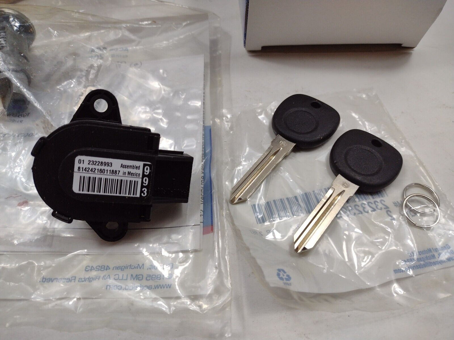 Genuine OEM GM Ignition Lock Cylinder Kit 23237271