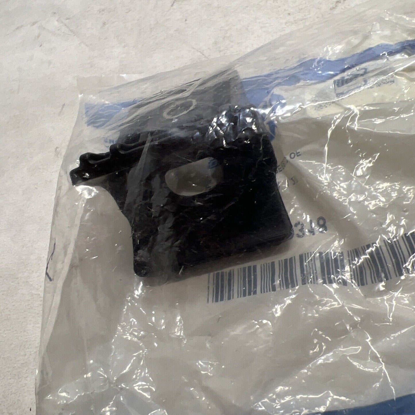 Genuine OEM GM Cascada Upper Engine Radiator Bracket 2011-2019 13250318