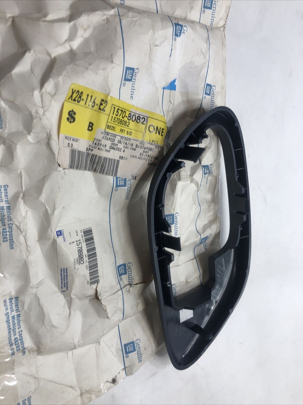 New OEM Genuine GM Chevrolet GMC 1995-2000 Interior Door Handle Trim 15708082