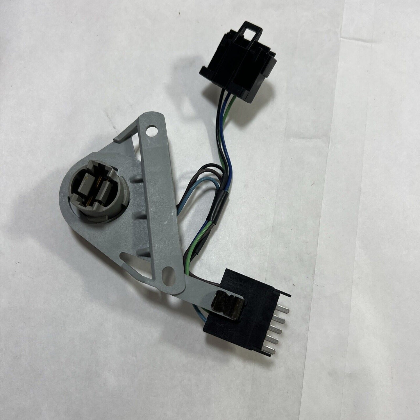 Genuine OEM GM Left Driver Side Tail Lamp Housing Bracket 15840426