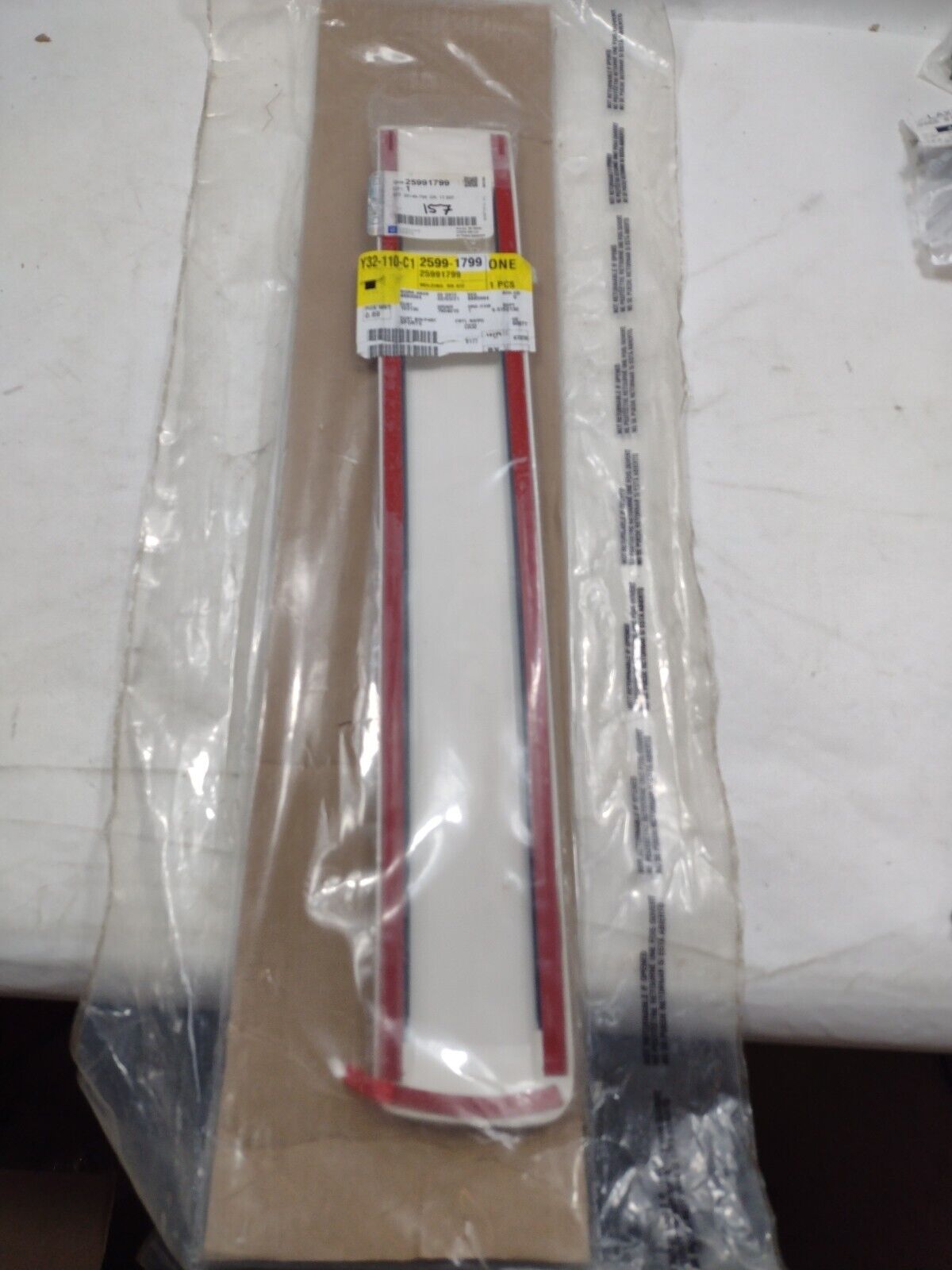 Genuine OEM GM Rear Right Passenger Side Door Trim Molding 2007-2009 25991799