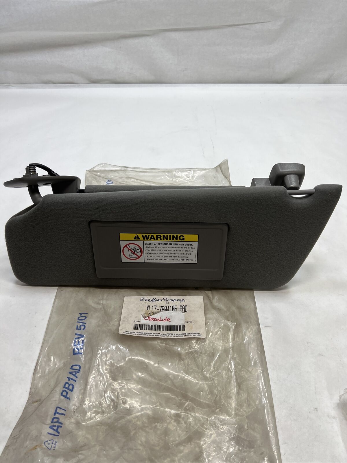 New OEM Ford Expedition Front Left Driver Side Sunvisor 1997-02 YL1Z7804105AAC