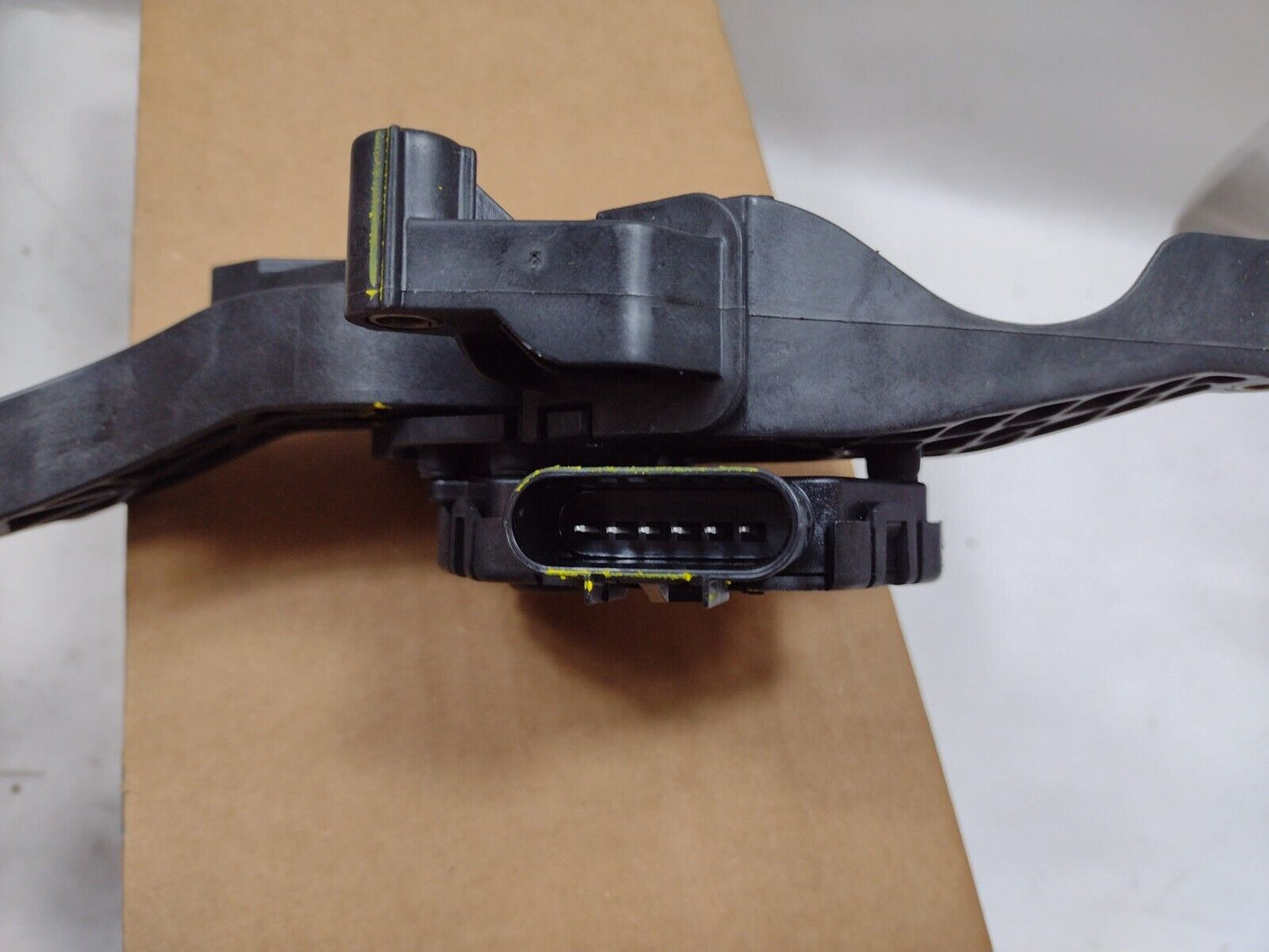 Genuine OEM GM Buick Enclave Accelerator Pedal Sensor 2007-2017 84024926