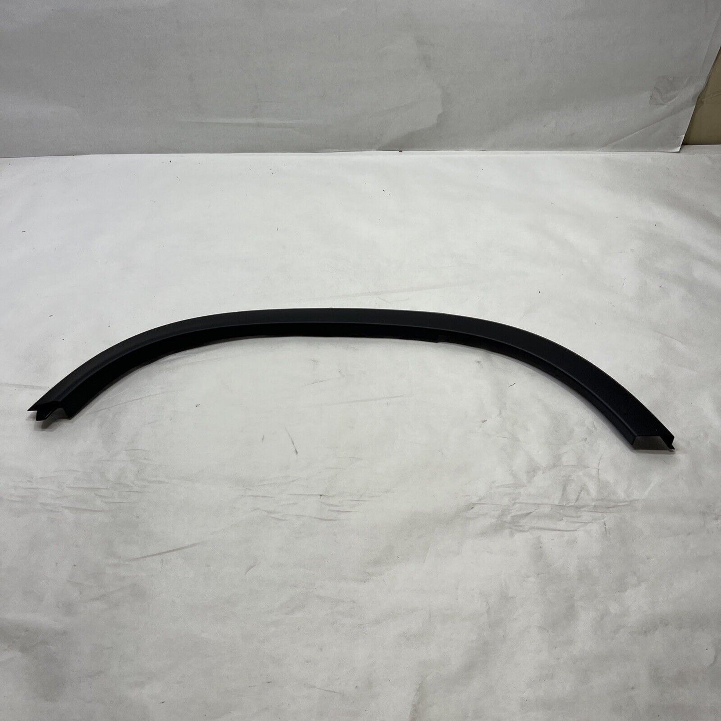 New OEM Genuine GM Trax Right Passenger Side Wheel Opening Molding 95298242