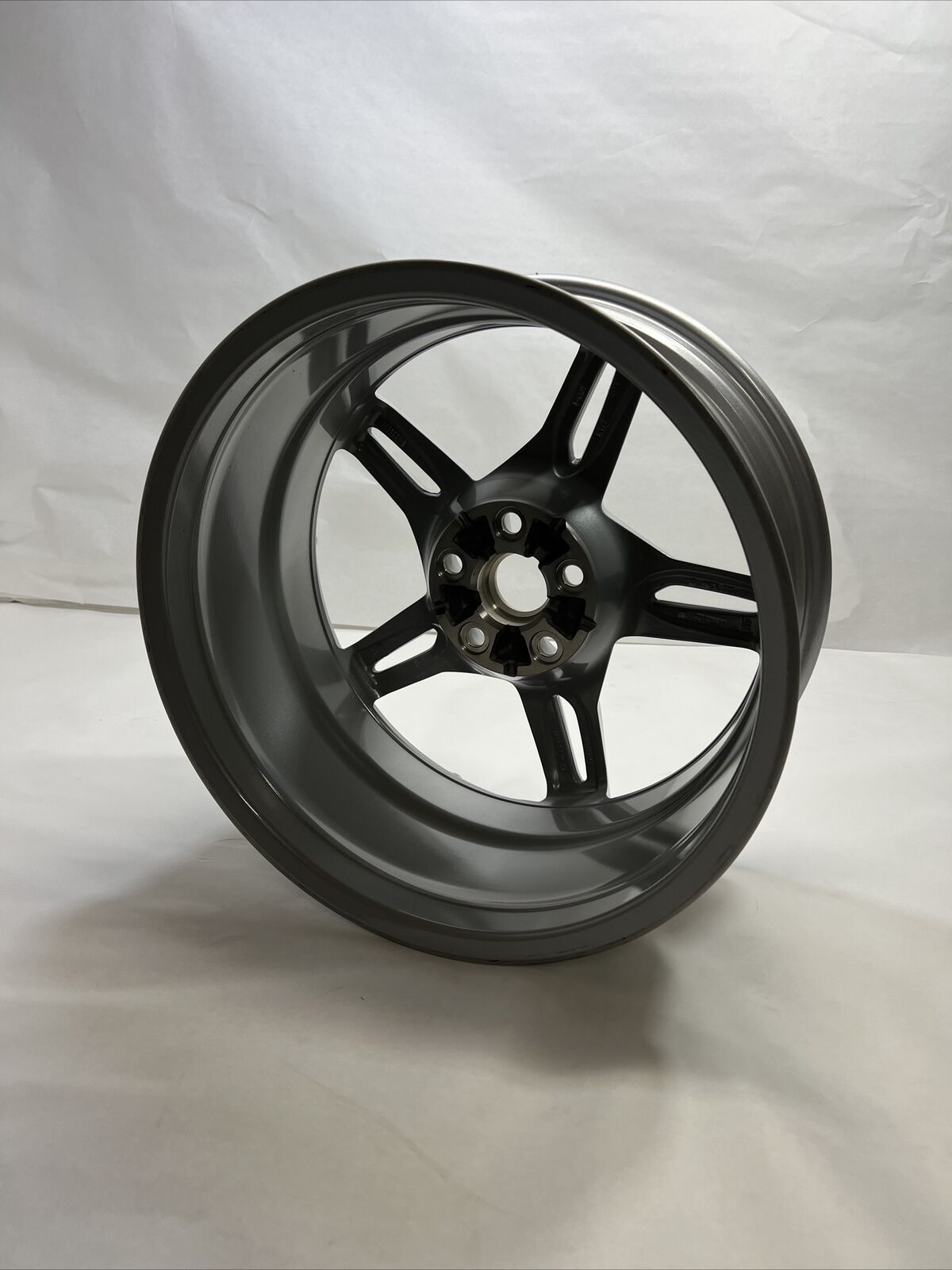 New OEM GM Chevy Corvette Stingray 19x8.5 Aluminum Front Wheel Silver 84785086