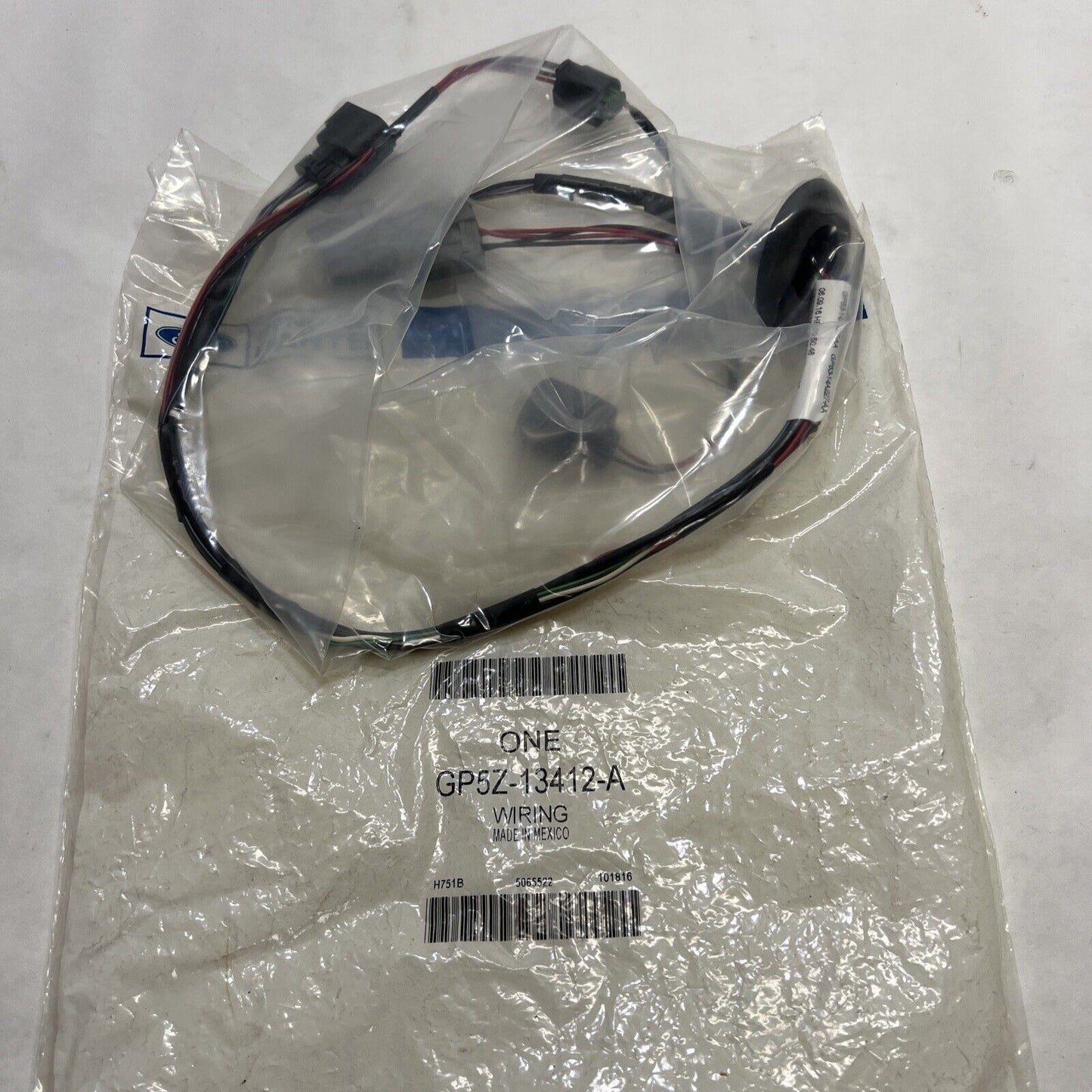 New OEM Ford Light Socket and Wire Assembly GP5Z13412A