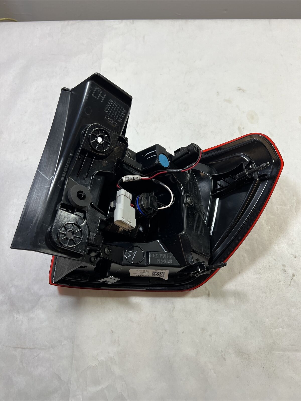 Genuine OEM GM Acadia Rear Driver Side Stop Lamp 2017-2019 84709444