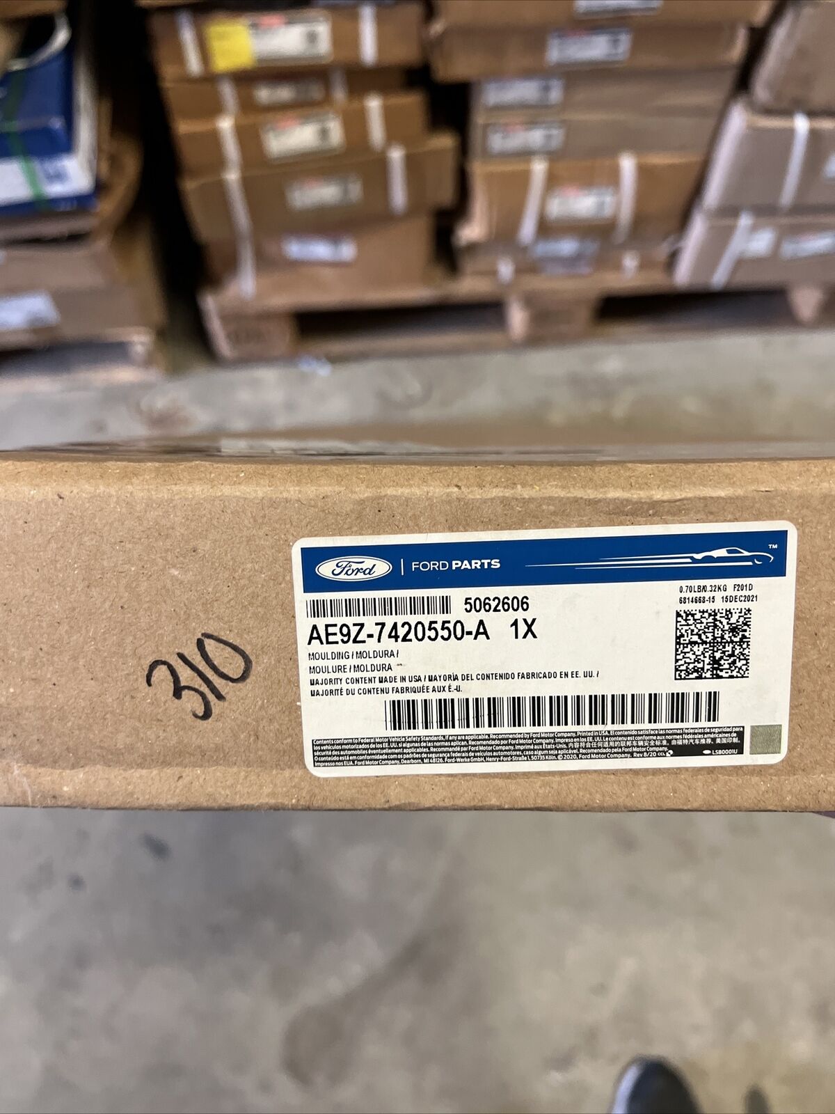 New OEM Genuine Ford MKT 10-19 Right Passenger Side Window Molding AE9Z7420550A