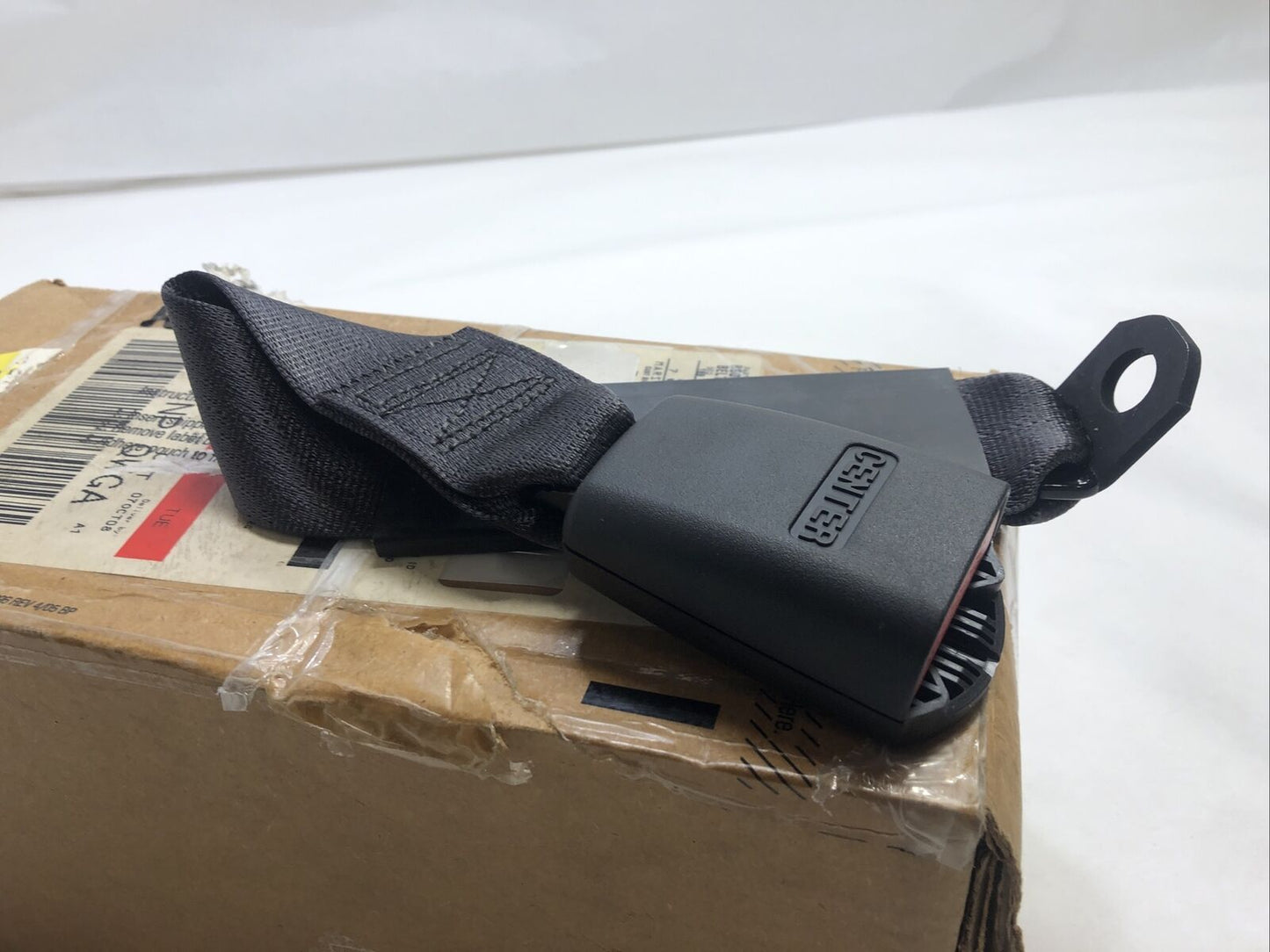 New OEM Genuine GM 2004-2012 Ebony Front Center Seat Belt with Buckle 89022977