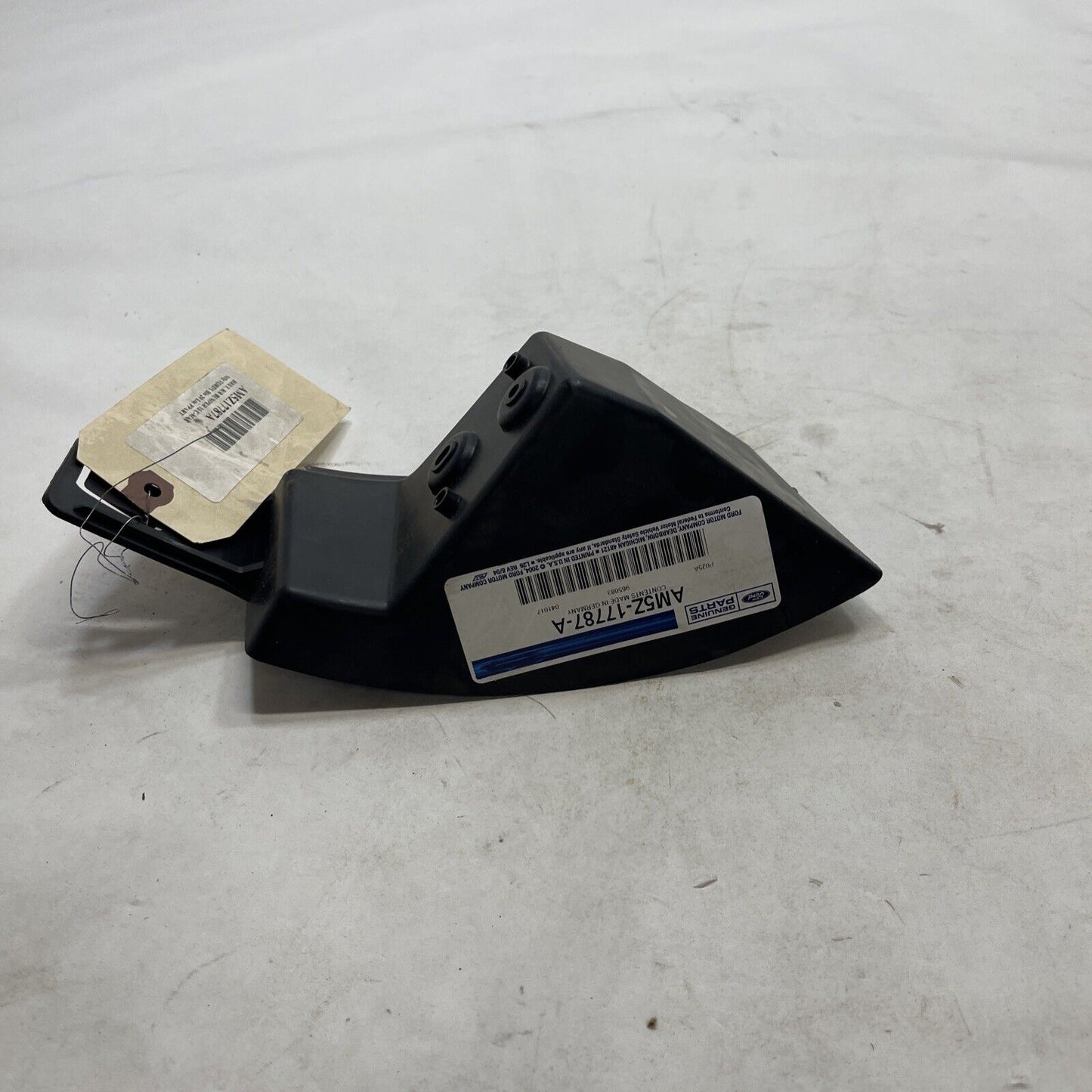 New OEM Genuine Ford 13-18 Right Passenger Side Outer Bumper Bracket AM5Z17787A