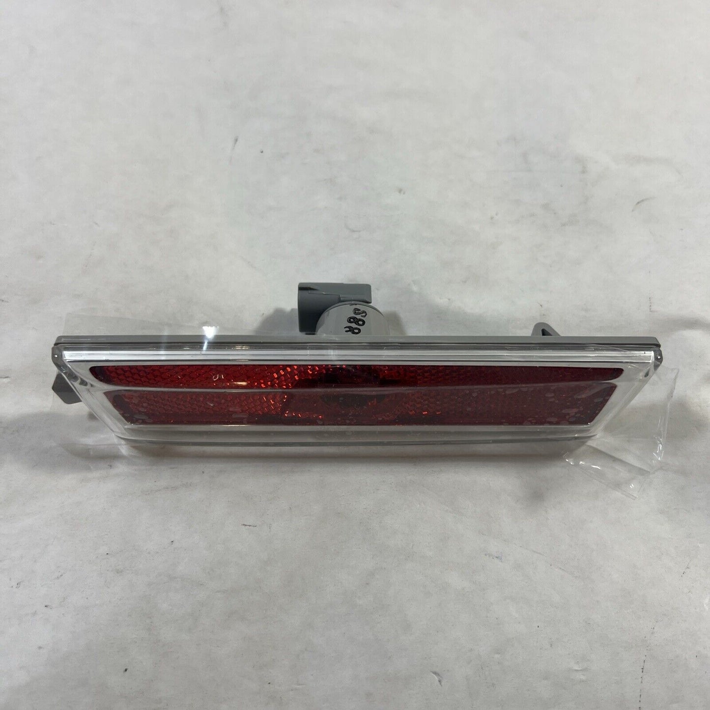 Genuine OEM GM Chevrolet Malibu Rear Right Bumper Side Marker Light 15271117