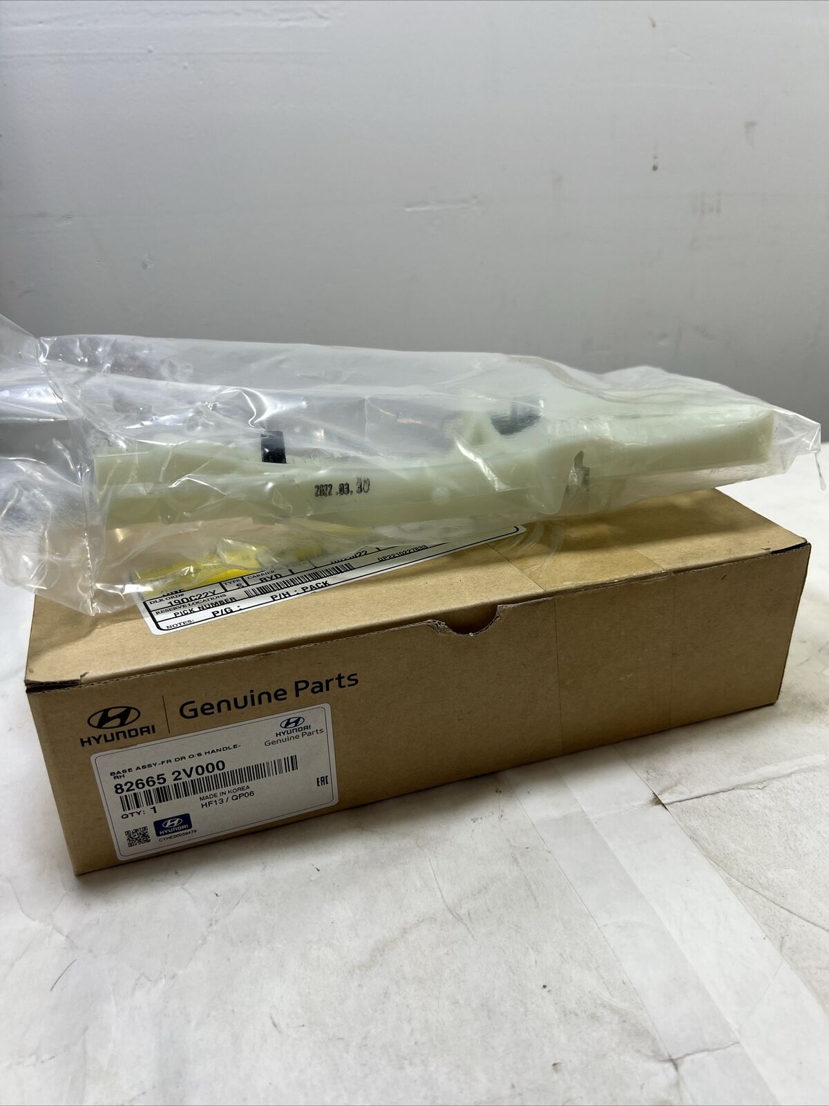 Genuine OEM Hyundai Veloster Right Door Handle Base Assm Kia 11-17 826652V000