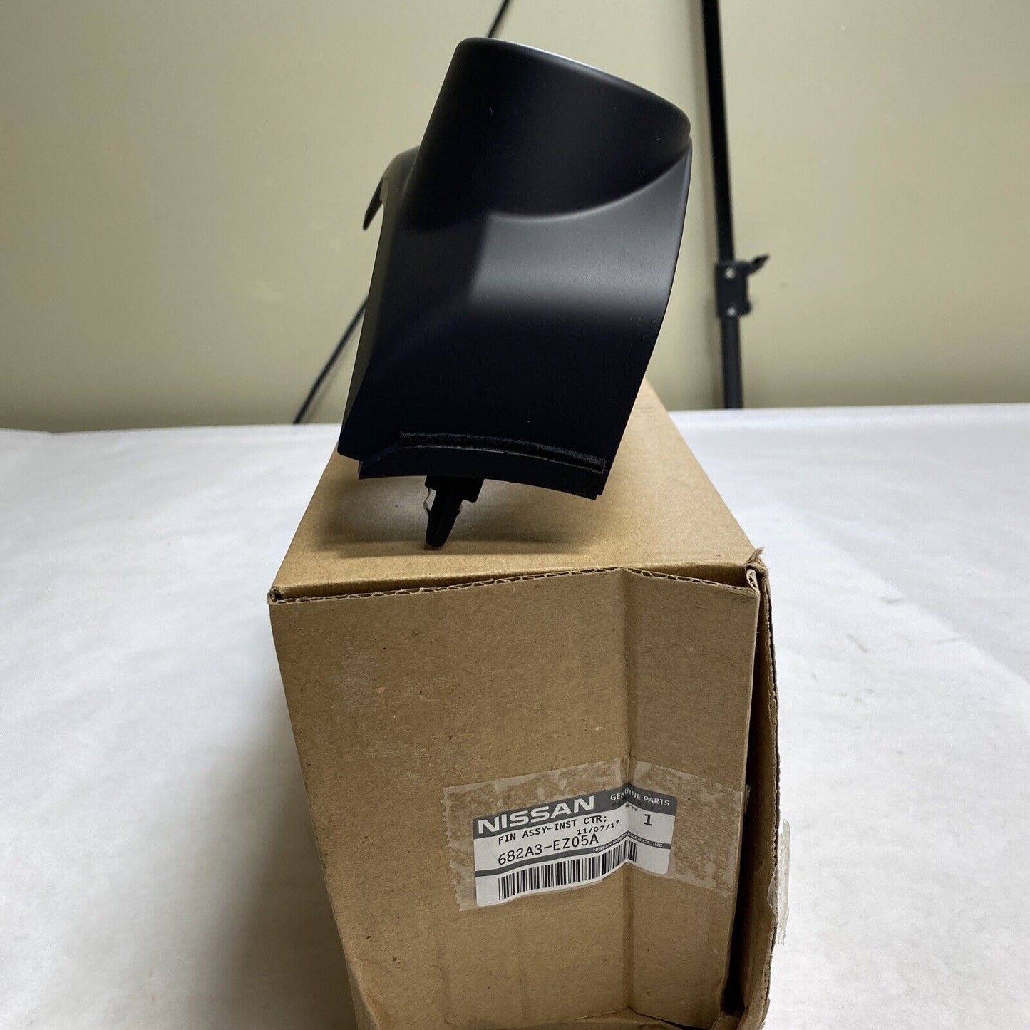 New OEM Nissan Titan Trim Finisher Instrument Center Left 2016-19 682A3EZ05A