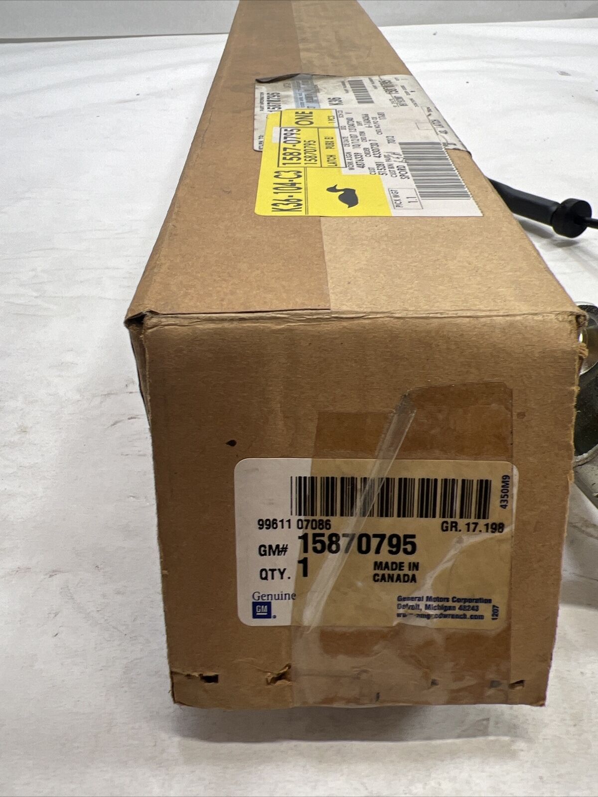 Genuine OEM GM Canyon Right Side Tailgate Actuator Latch Release 04-12 15870795