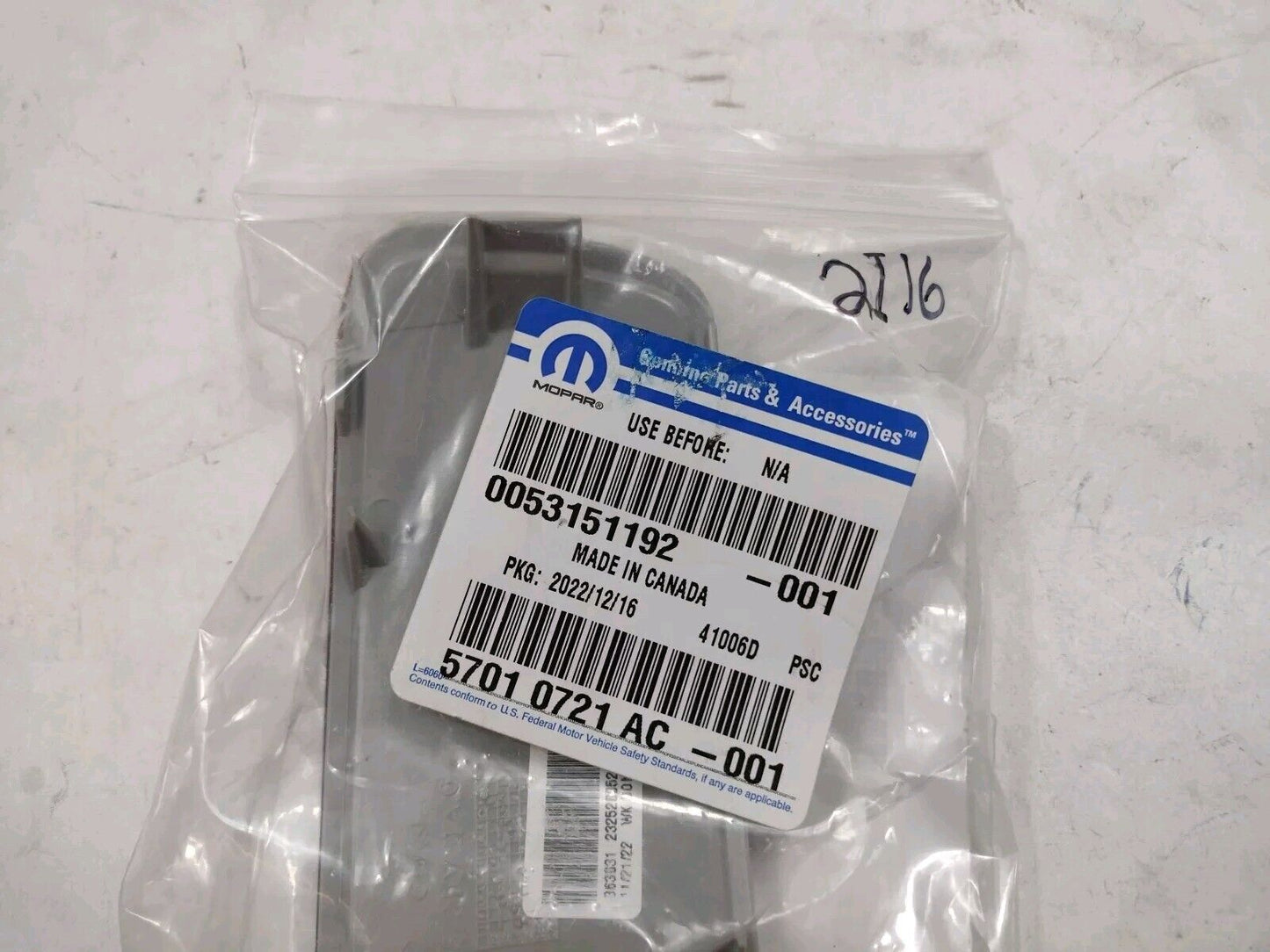 Genuine OEM Mopar Jeep Cherokee Rear Fascia Reflector 2011-2022 57010721AC