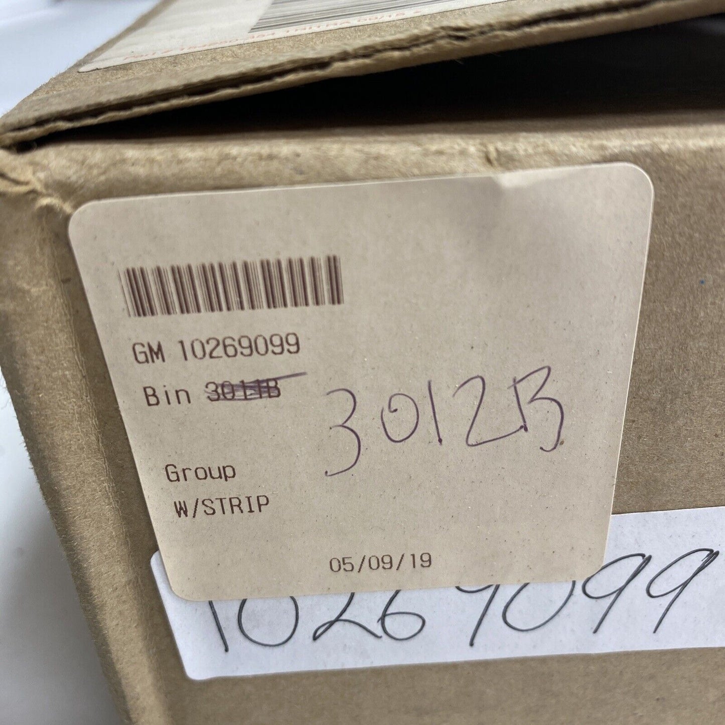 New OEM GM Pontiac Grand Prix Door Belt Molding Seal 1988-96 10269099