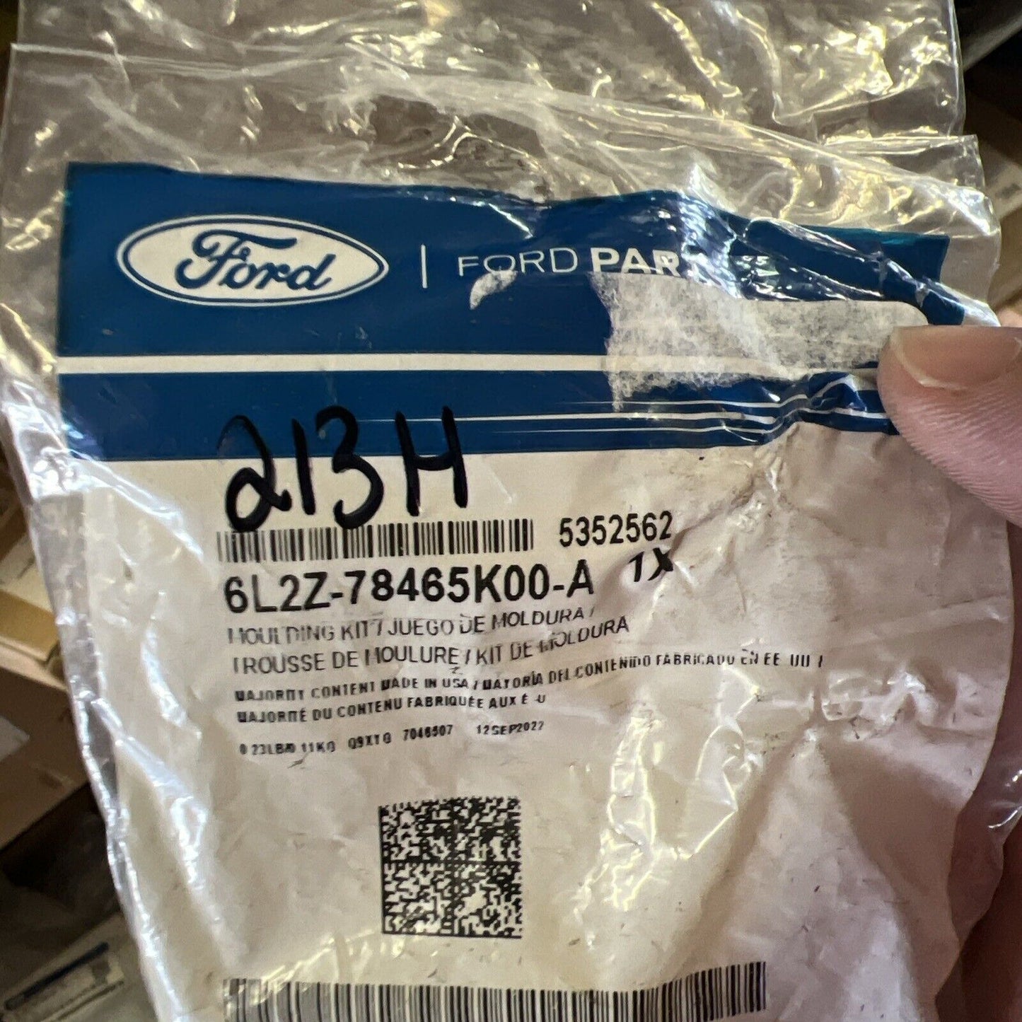 New OEM Genuine Ford Explorer 2006-2010 Front Molding Retainer 6L2Z78465K00A