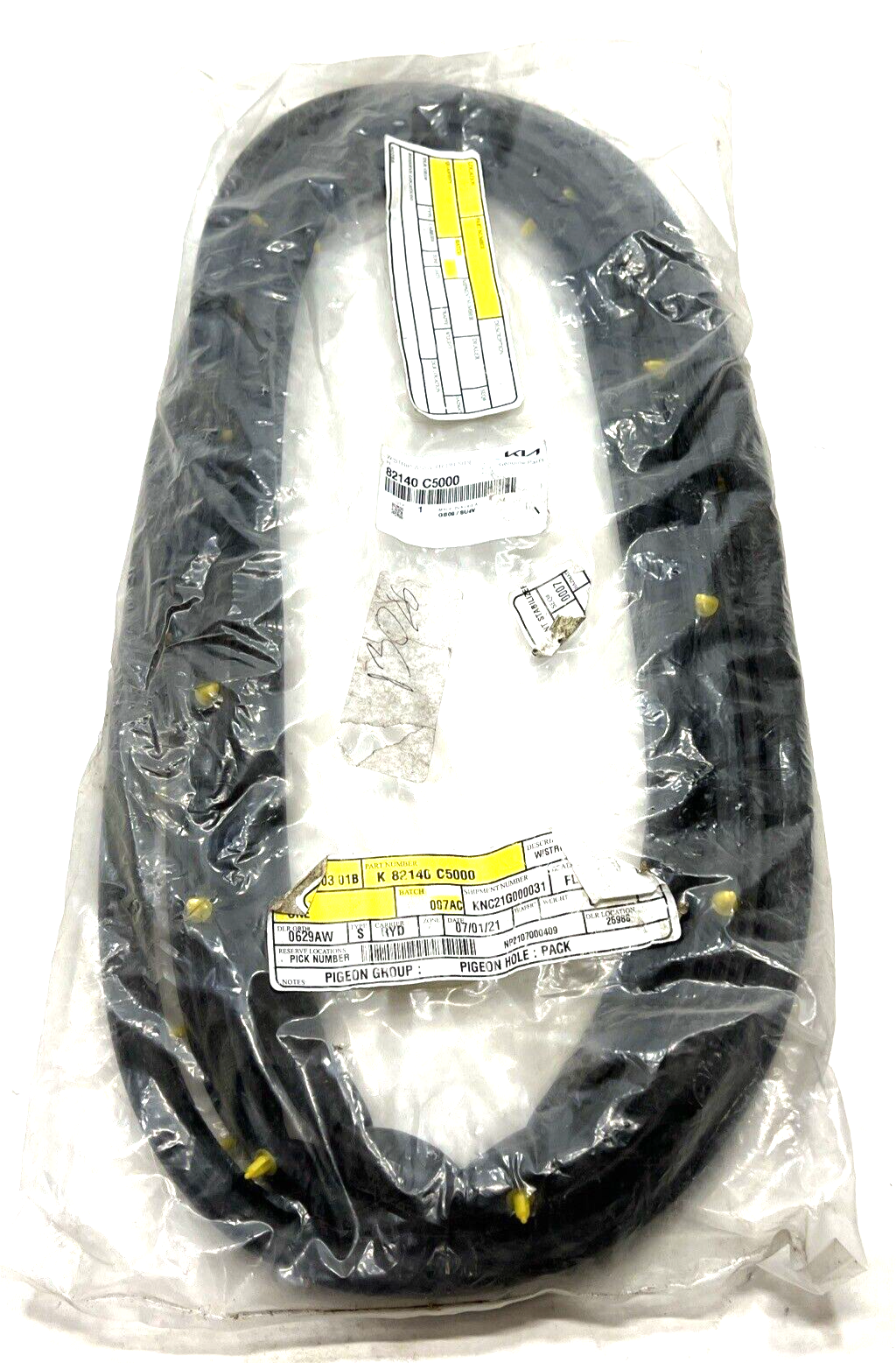 New OEM Genuine Kia Sorento 2016-2020 Right Door Weather Strip 82140C5000