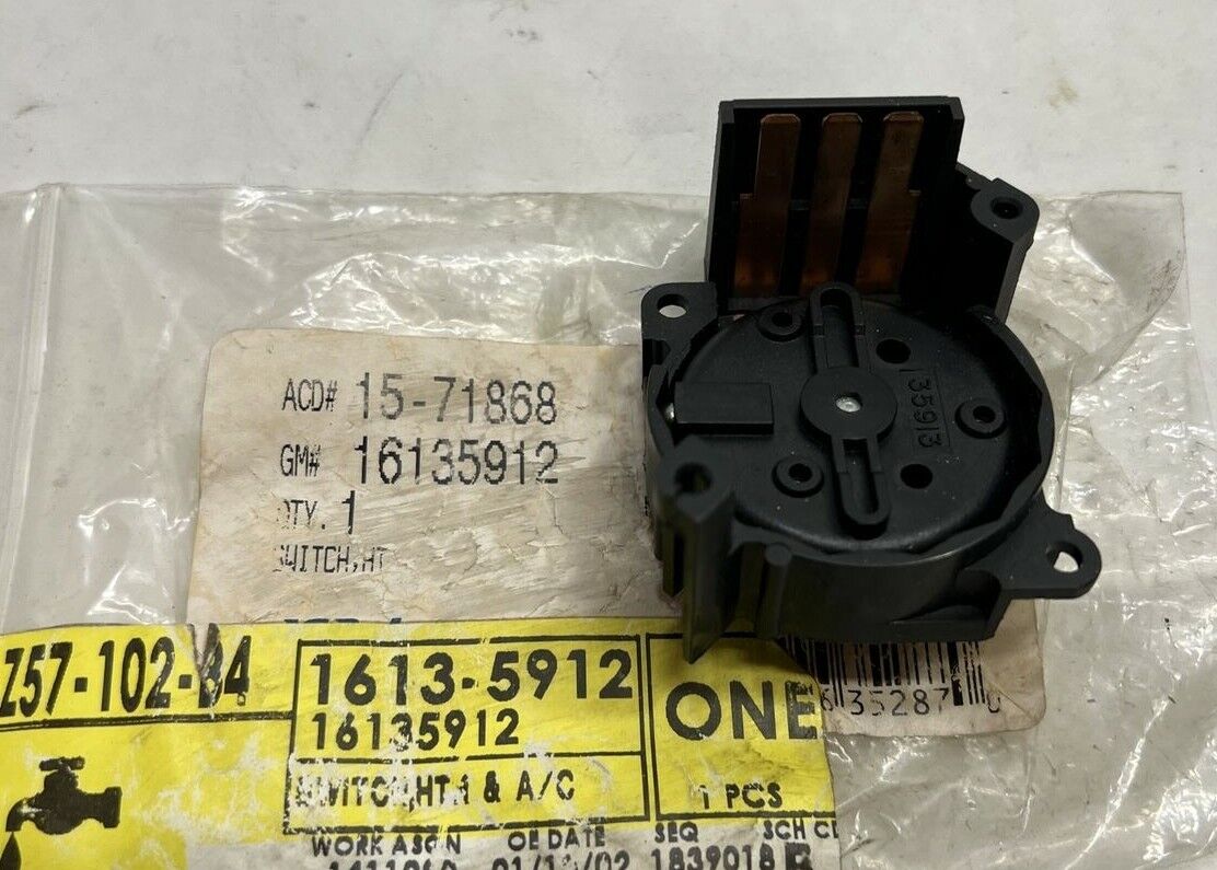 New OEM GM 15-71868 A/C Heater Control Switch 1992-94 Pontiac Bonneville 1571868
