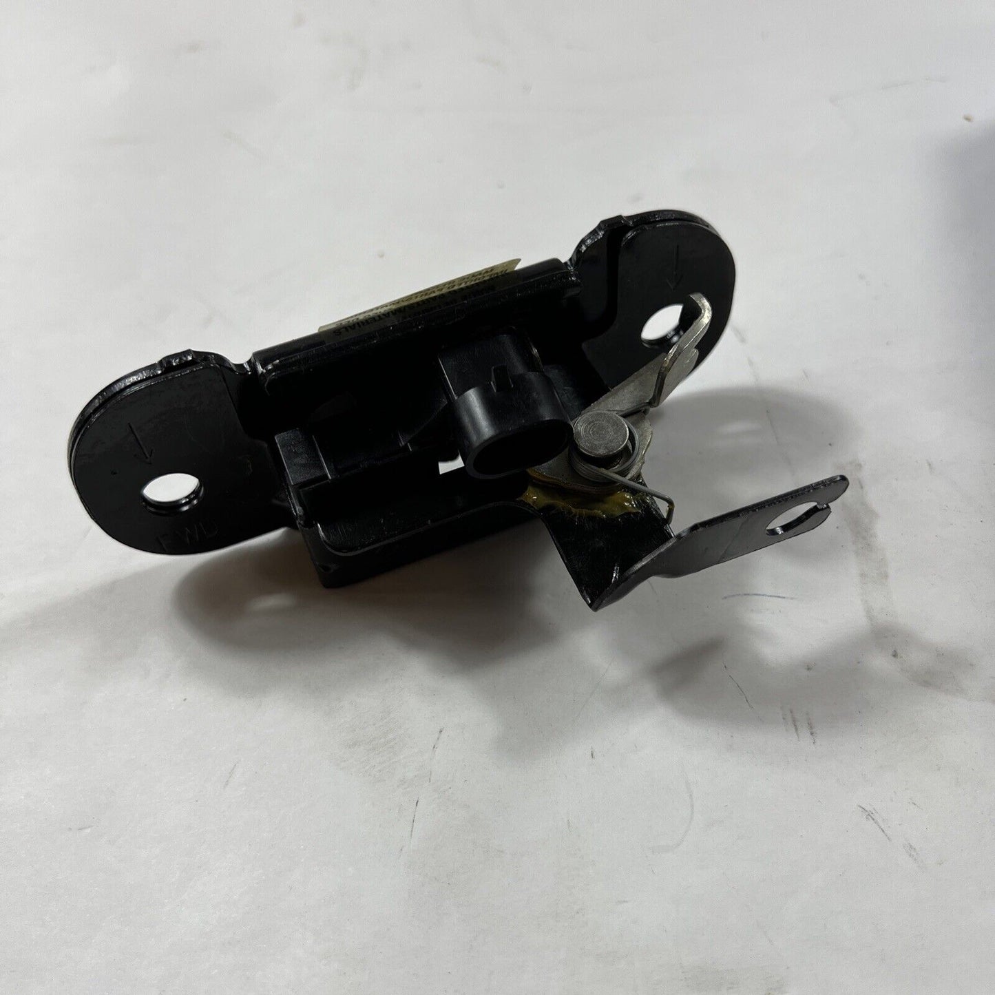 Genuine OEM GM Chevrolet Avalanche Tahoe Rear Door and Liftgate Latch 15926026
