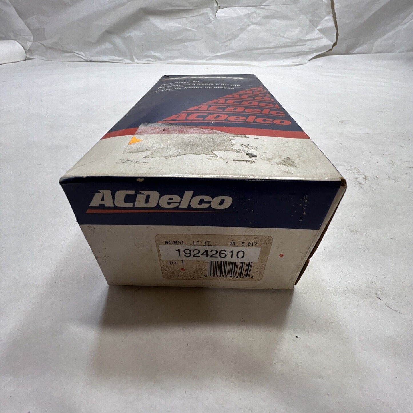 New OEM Genuine General Motors Chevrolet GMC Disc Brake Pad 19242610