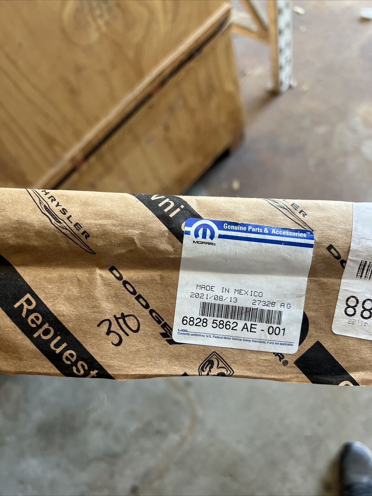 Genuine OEM Mopar 1500 Front Outer Door Belt Weatherstrip 2019-2023 68285862AE