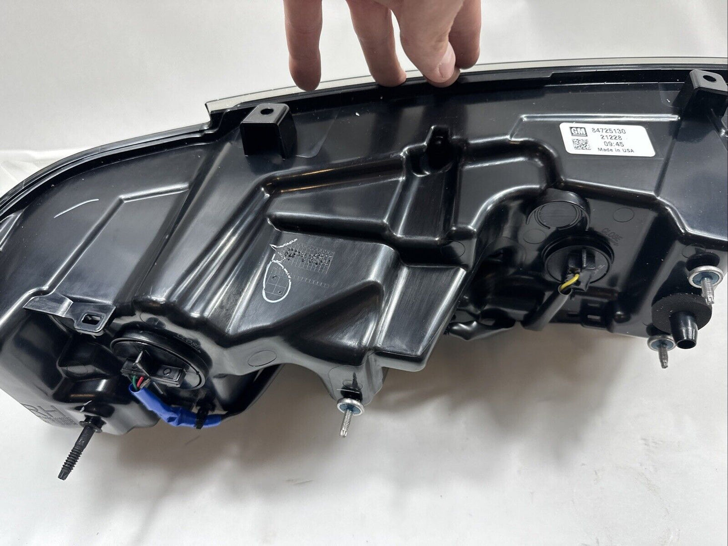 Genuine OEM GM Rear Right Side LED Smoked Tail Light Lamp 2019-2024 84725130