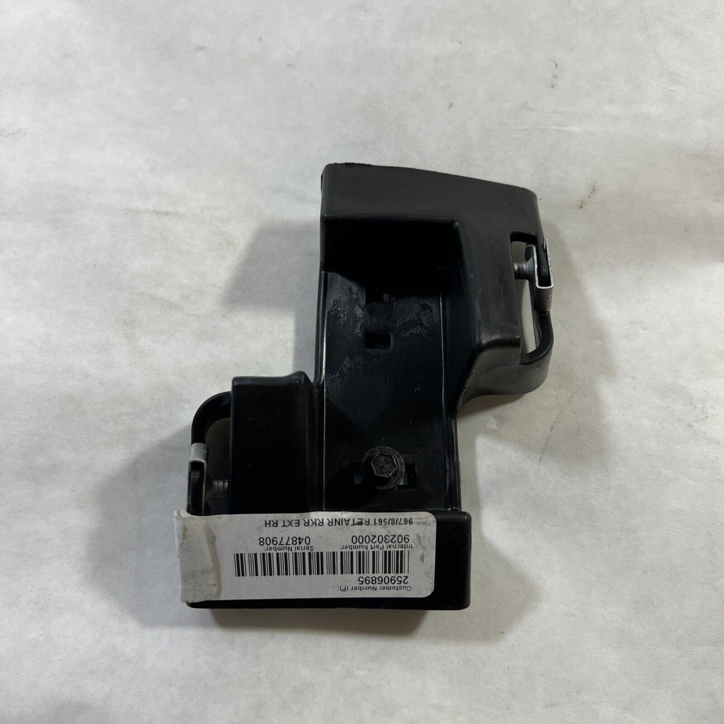 Genuine OEM GM Rear Right Side Rocker Rear Rocker Molding Retainer Clip 25906895