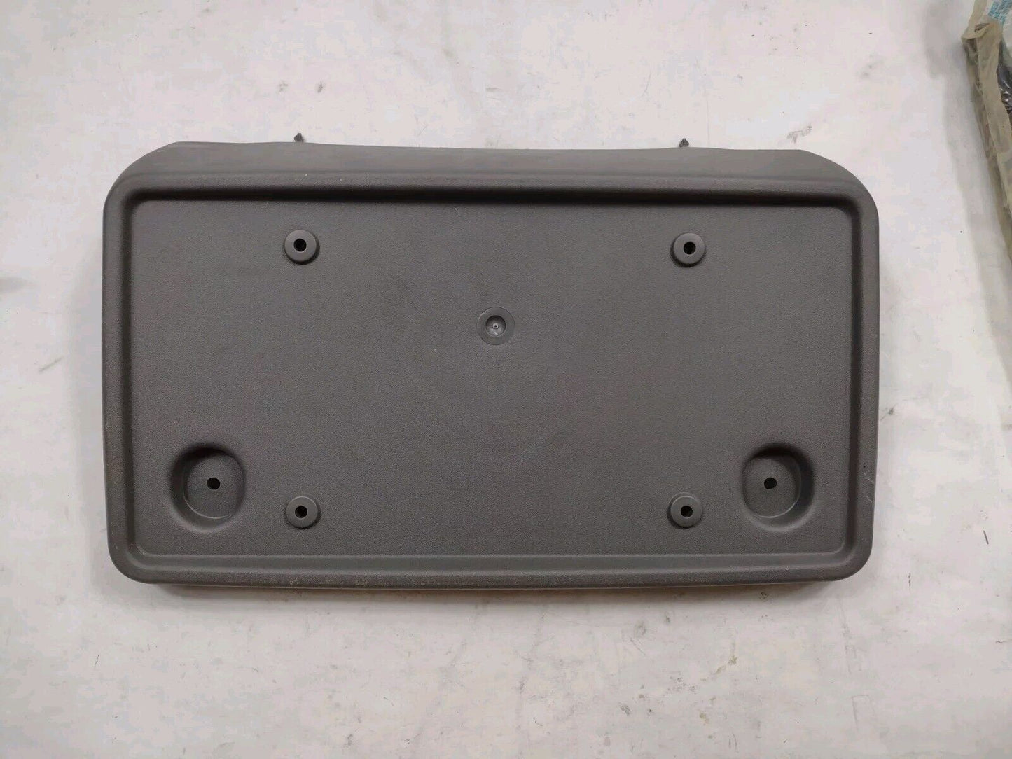 Genuine OEM GM 2007-2013 Chevy Tahoe Suburban License Bracket 15851090