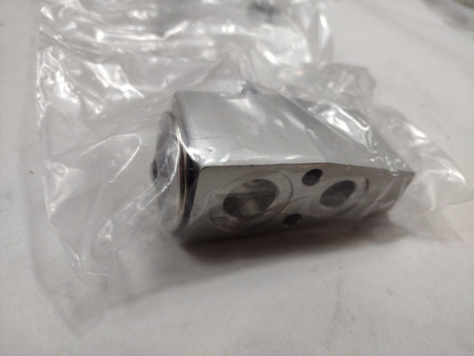 GM Genuine Parts 22989959 A/C Expansion Valve Kit