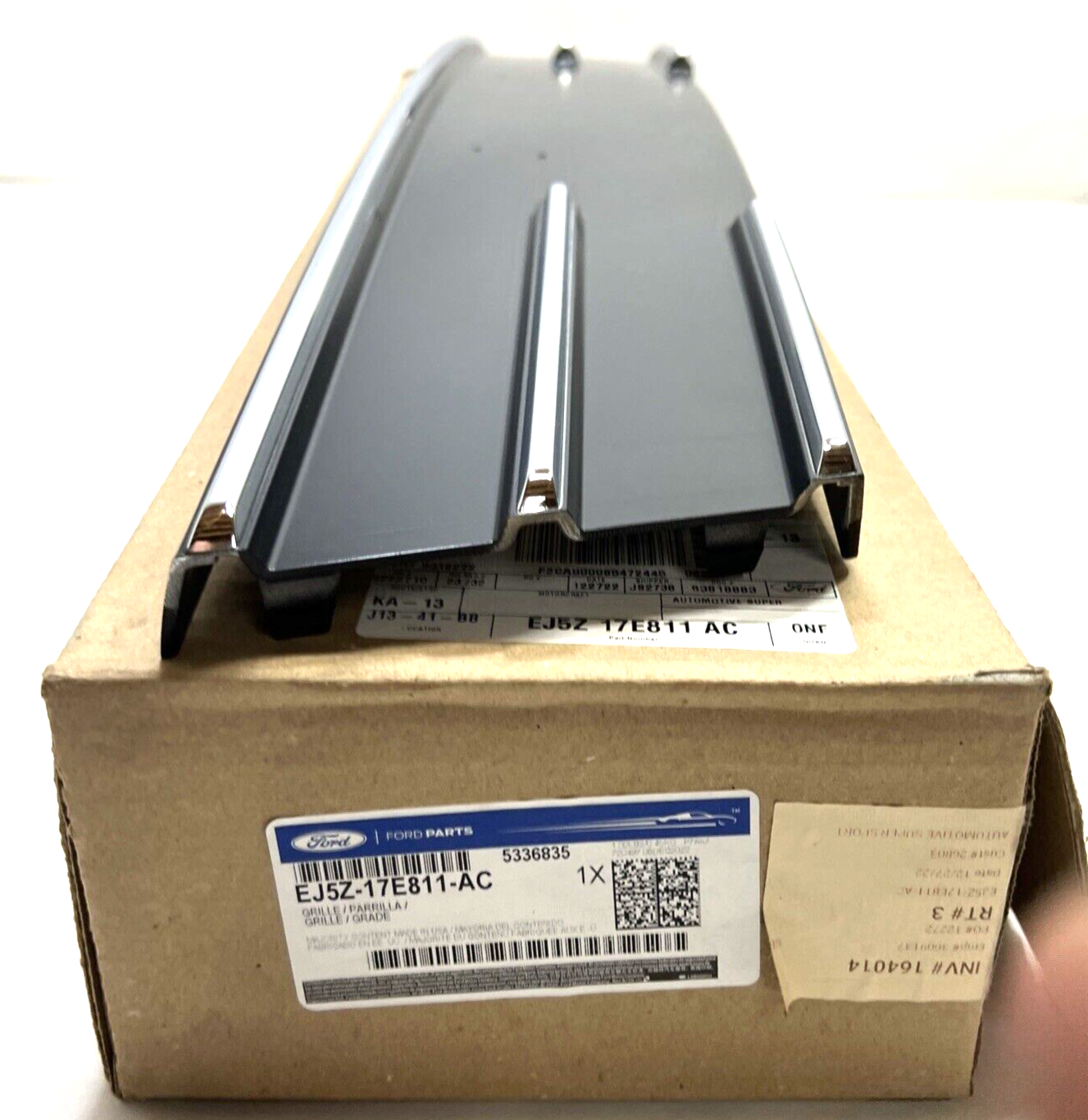 New OEM Genuine Ford Escape 2013 Bumper Grille EJ5Z17E811AC