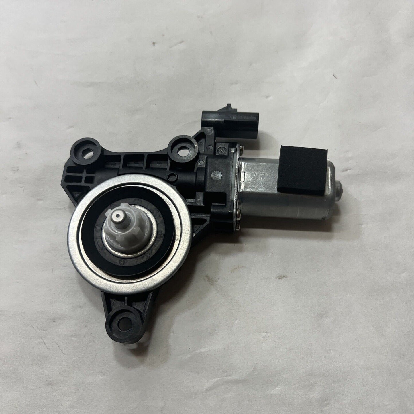 New OEM Genuine Mopar 2500Left Driver Side Window Regulator Motor 68045135AB