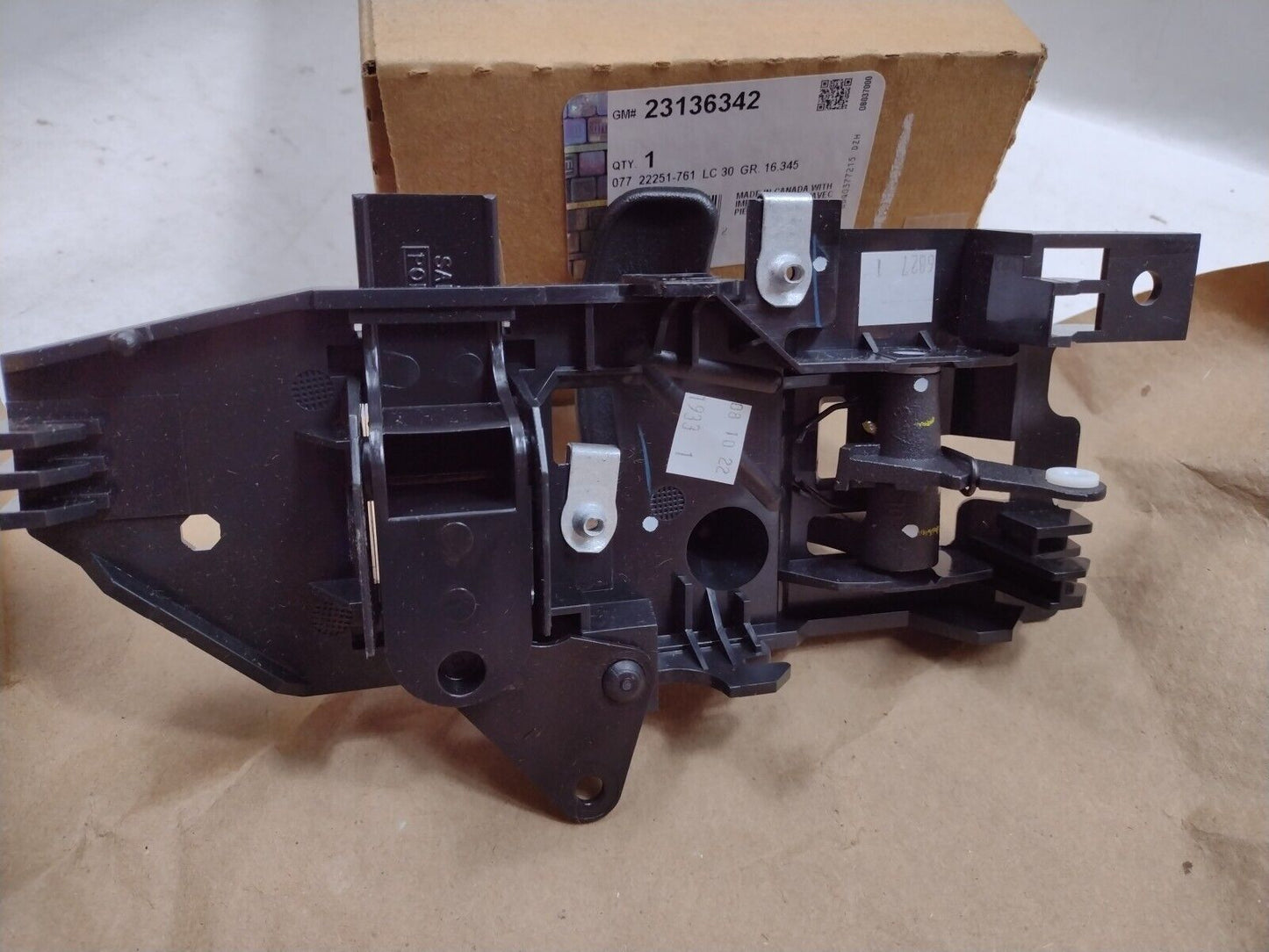 Genuine OEM GM Chevrolet Express 2500 Driver Side Door Handle 2001-2020 23136342