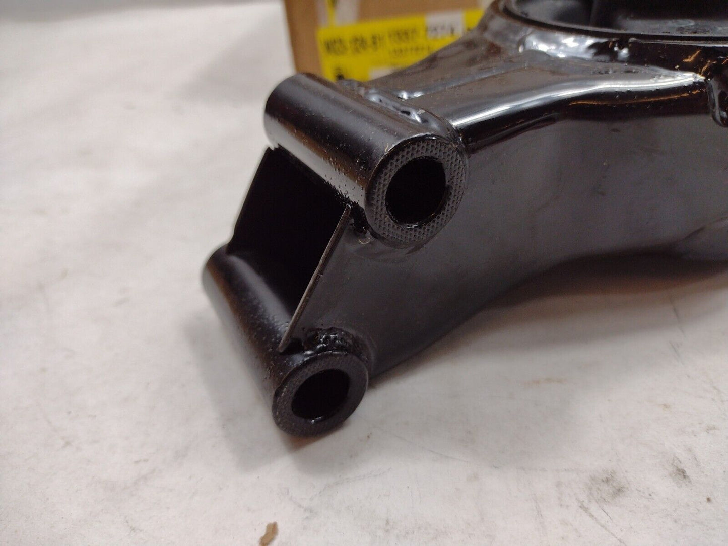 Genuine OEM GM Chevrolet Cruze Rear Transmission Mount 2011-2016 13377274