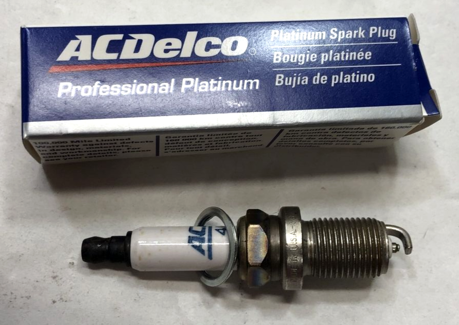 New OEM Genuine GM ACDelco 41-800 Saturn LW300 2001-2003 Spark Plug 19305821