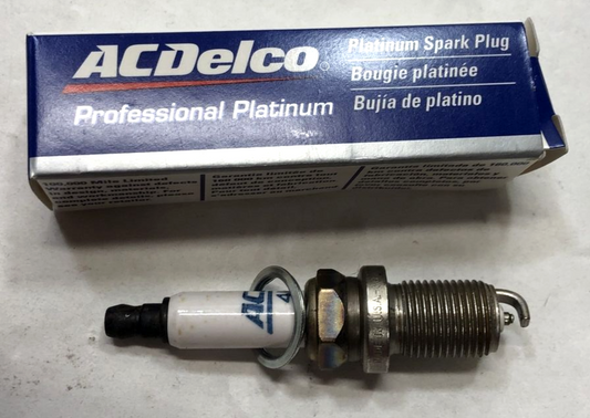 New OEM Genuine GM ACDelco 41-800 Saturn LW300 2001-2003 Spark Plug 19305821