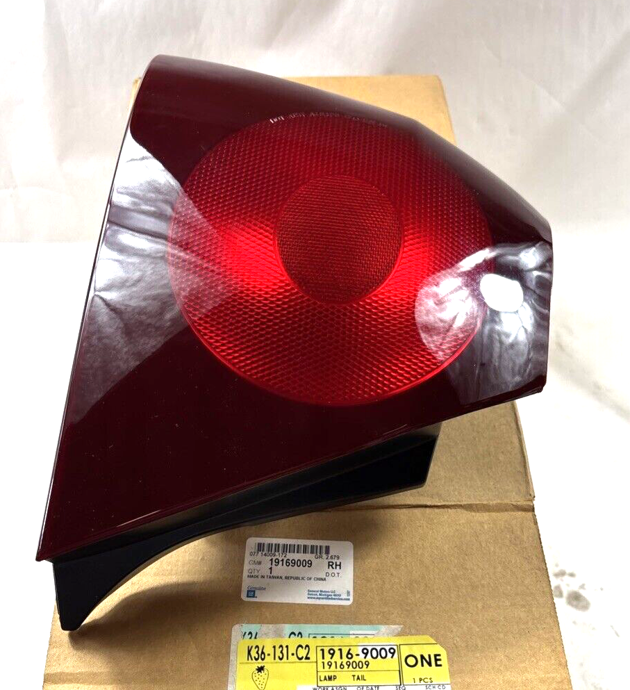 Genuine OEM GM Chevy Impala Tail Lamp Assembly 2000-2004 19169009
