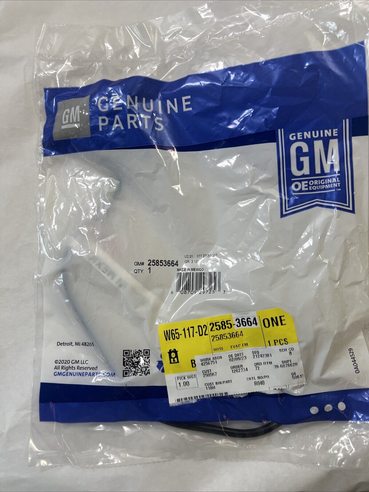 Genuine OEM GM Chevrolet Silverado Rear Vapor Canister Vent Hose 04-13 25853664