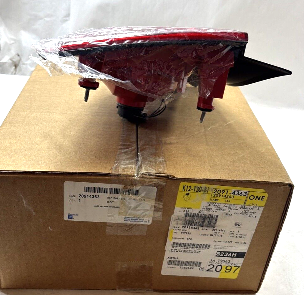 Genuine OEM GM Chevy Malibu Driver Side Tail Lamp Assembly 2008-2012 20914363