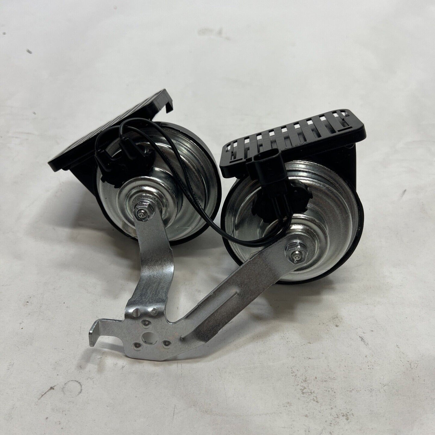 Genuine OEM GM Cruze Horn Assembly 2011-2015 94526131