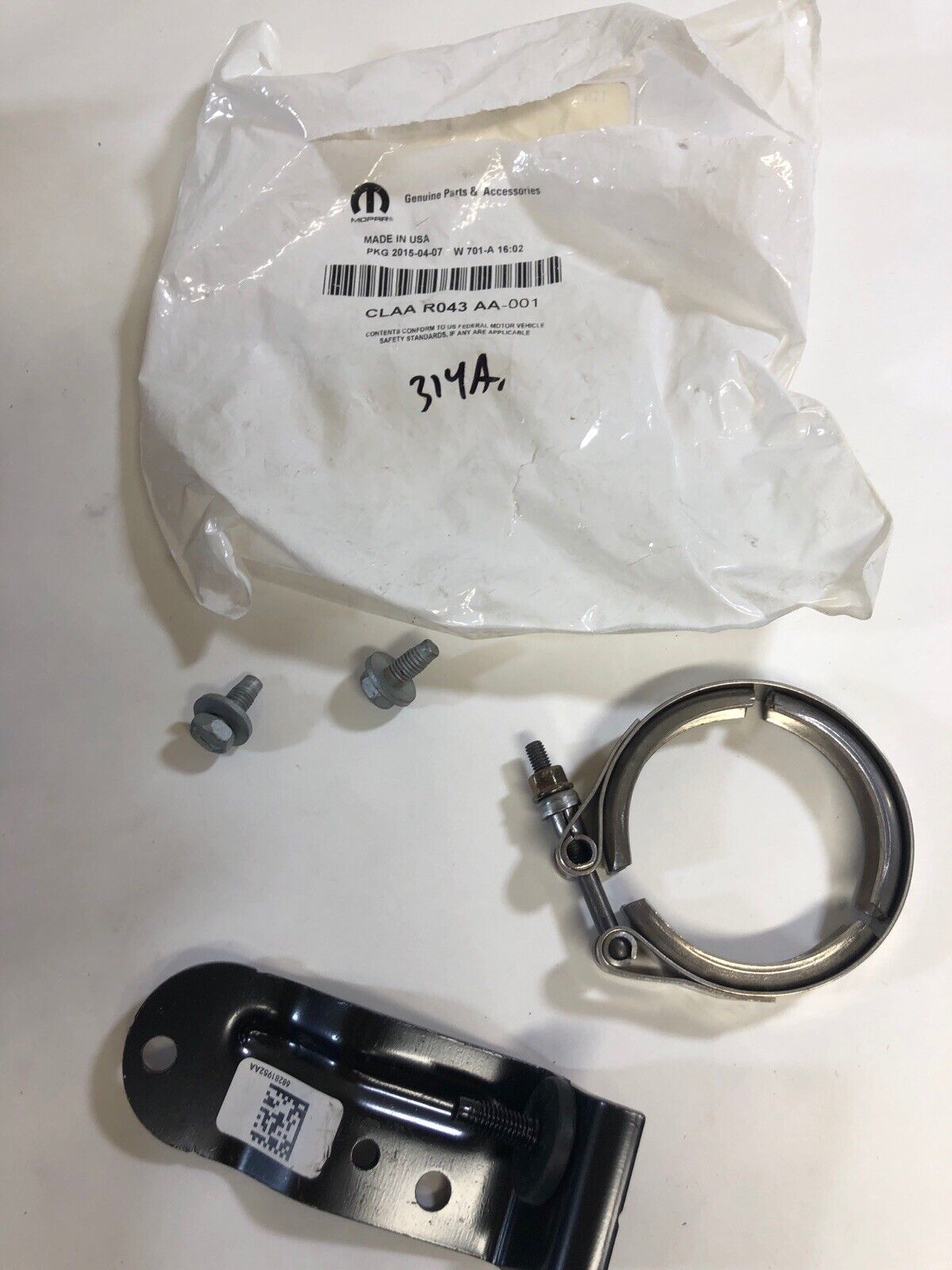 New OEM Chrysler Exhaust Bracket Hanger CLAAR043AA