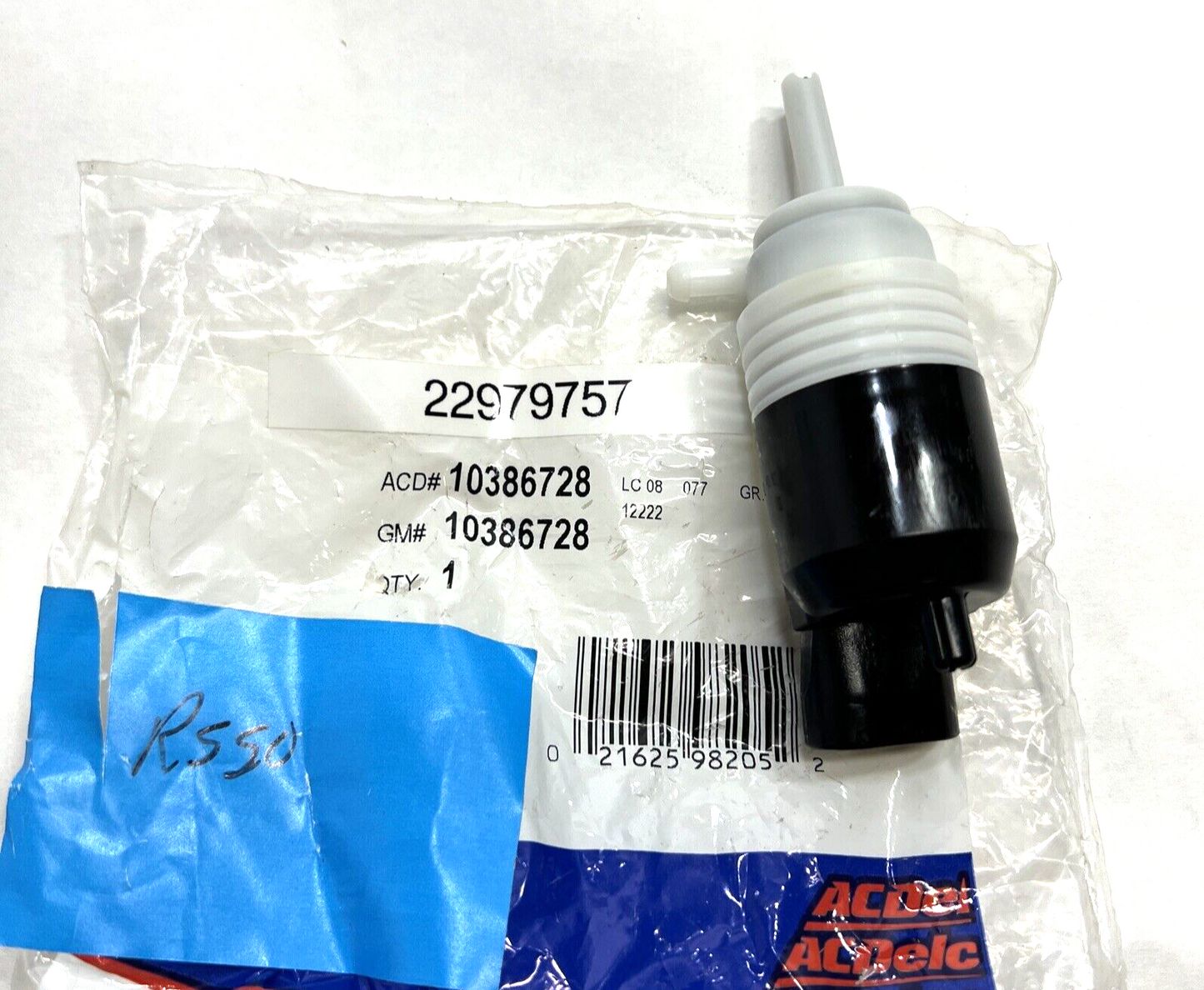 New OEM GM ACDelco Windshield Washer Pump Rear New Chevy Sedan Envoy  22979757