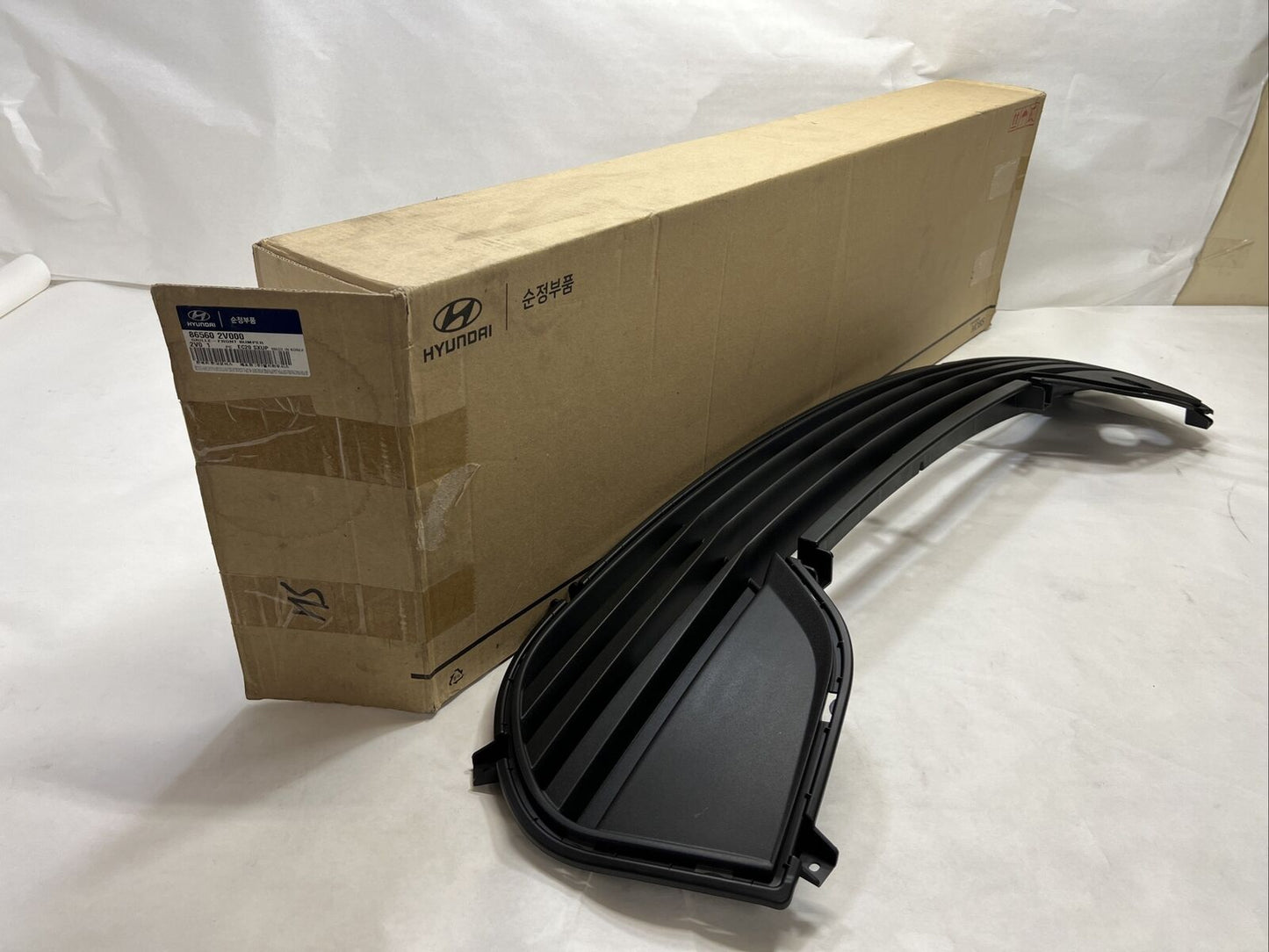 New OEM Genuine Kia Front Grill Bumper 865602V000