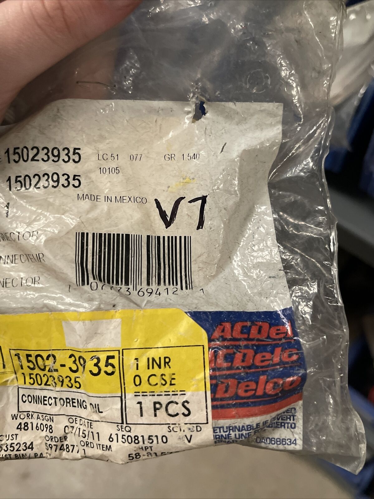 New OEM Genuine GM Connector Engine Oil Cooler Hose Connector 15023935