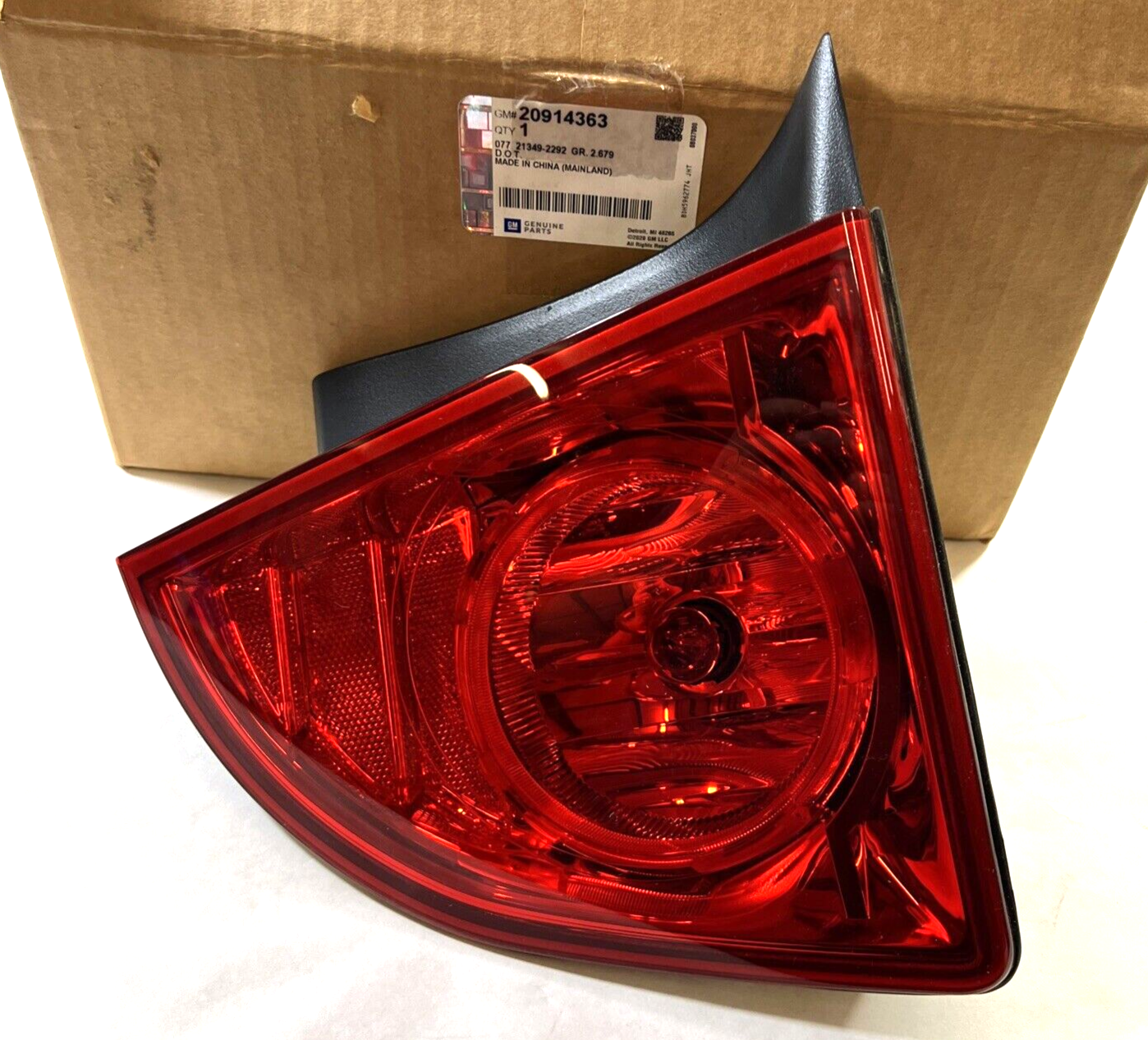 Genuine OEM GM Chevy Malibu Driver Side Tail Lamp Assembly 2008 - 2012 20914363